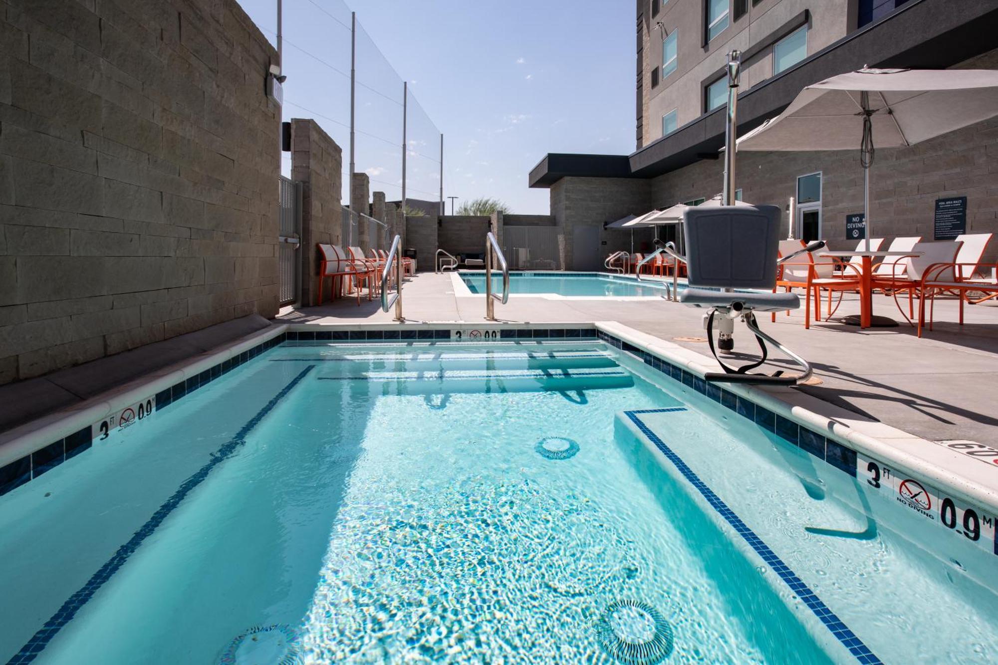 Holiday Inn Glendale - Stadium & Ent Dist By Ihg Eksteriør billede